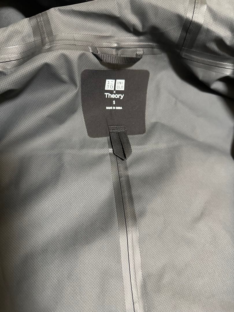 【新品タグ付】UNIQLO×Theory ブロックテックコートSサイズ