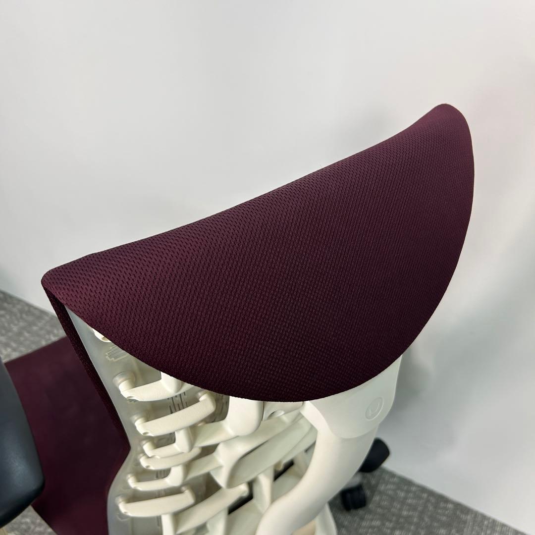 K エンボディチェア ハーマンミラー ホワイト えんじ色系　Embody