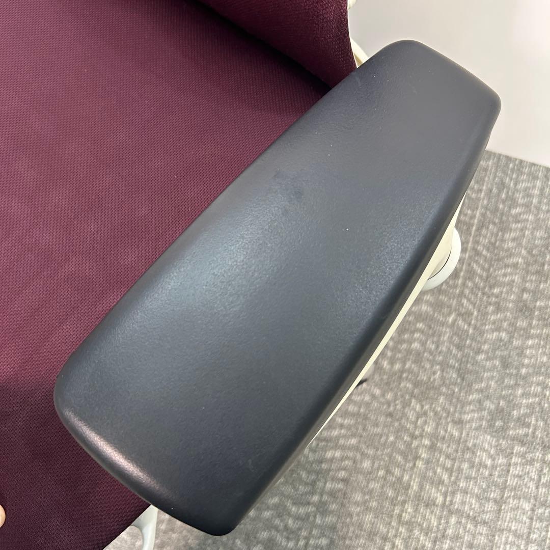 K エンボディチェア ハーマンミラー ホワイト えんじ色系　Embody