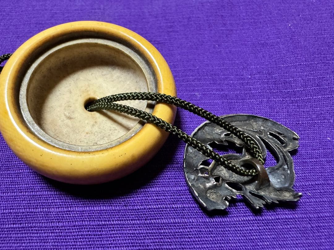 時代物　欠点無し！鏡蓋根付　饅頭根付　夫婦鶉図　銀無垢（提げ物印籠煙草入れ煙管入