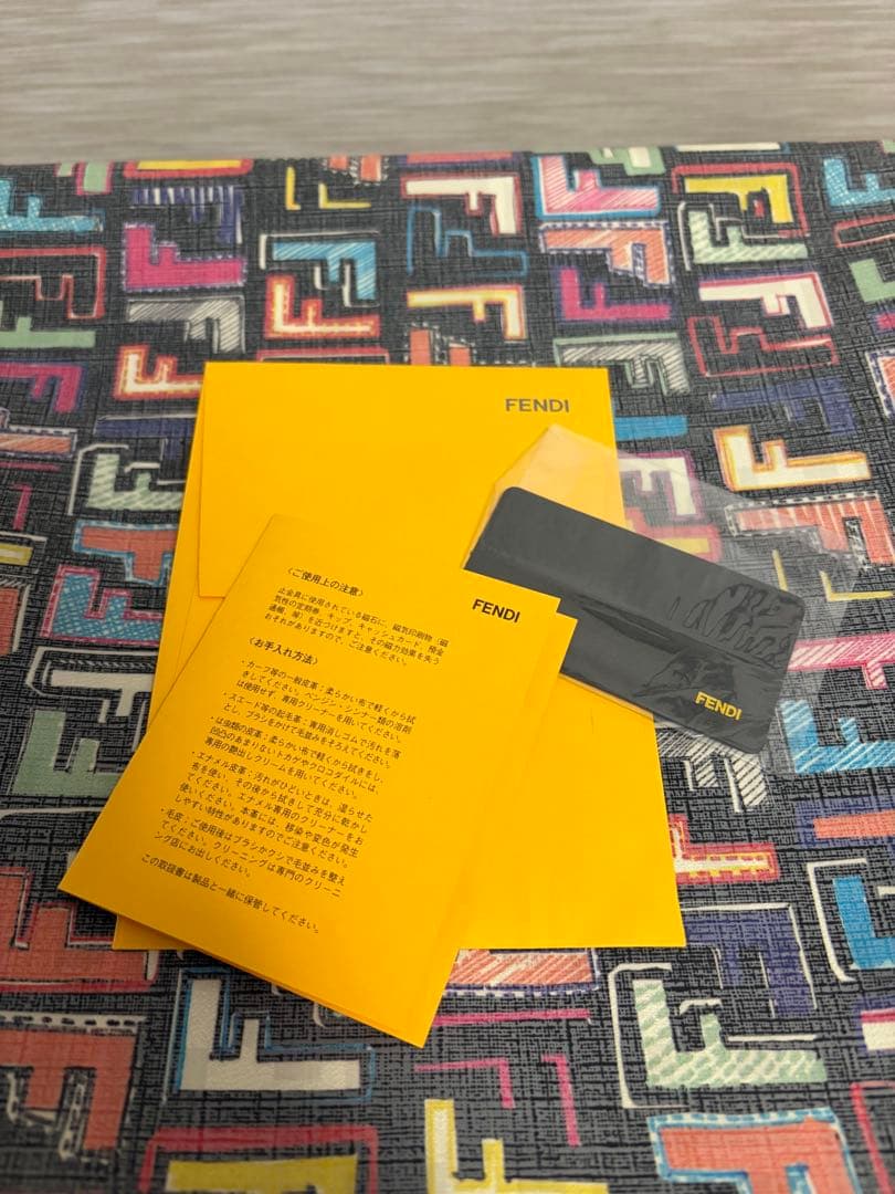 Fendi カラフル ロゴ キャリーケース 中型