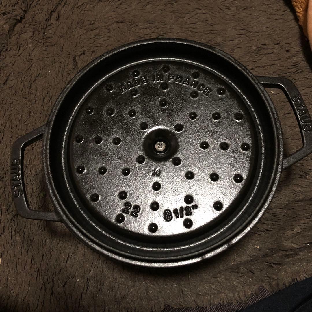 ストウブ　STAUB LA COCOTTE 22cm 未使用　油ならし済み