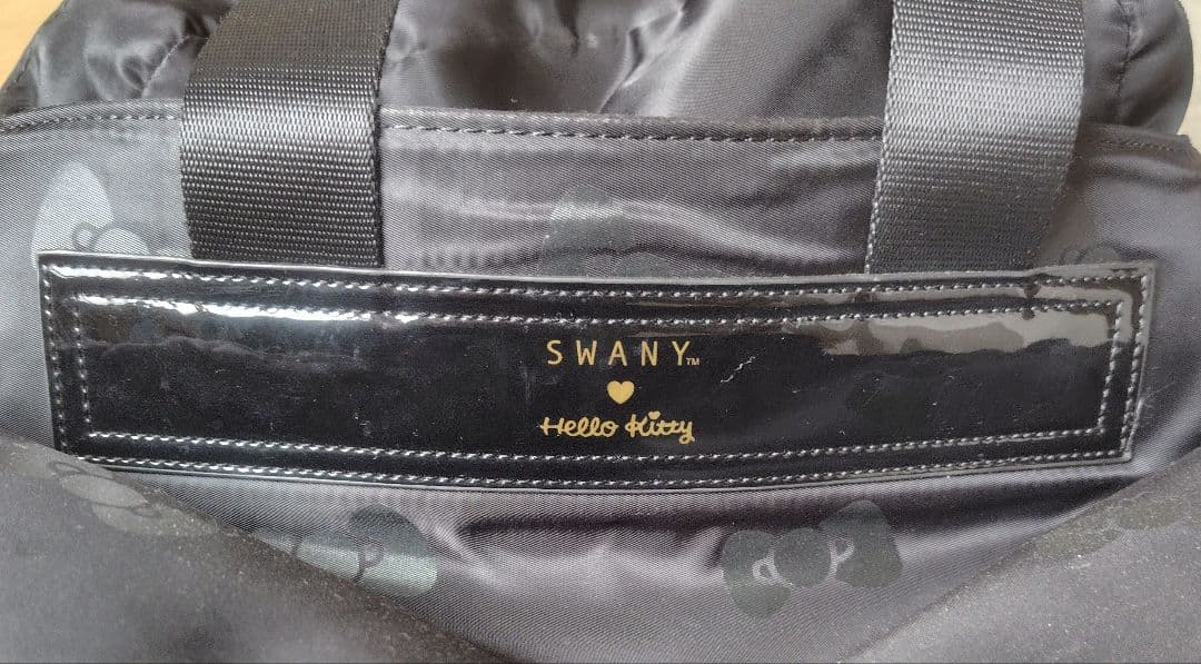 スワニー　キャリーバッグ　ハローキティ