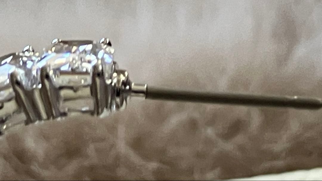 【未使用に限りなく近い】スワロフスキー　フープピアス　シルバー