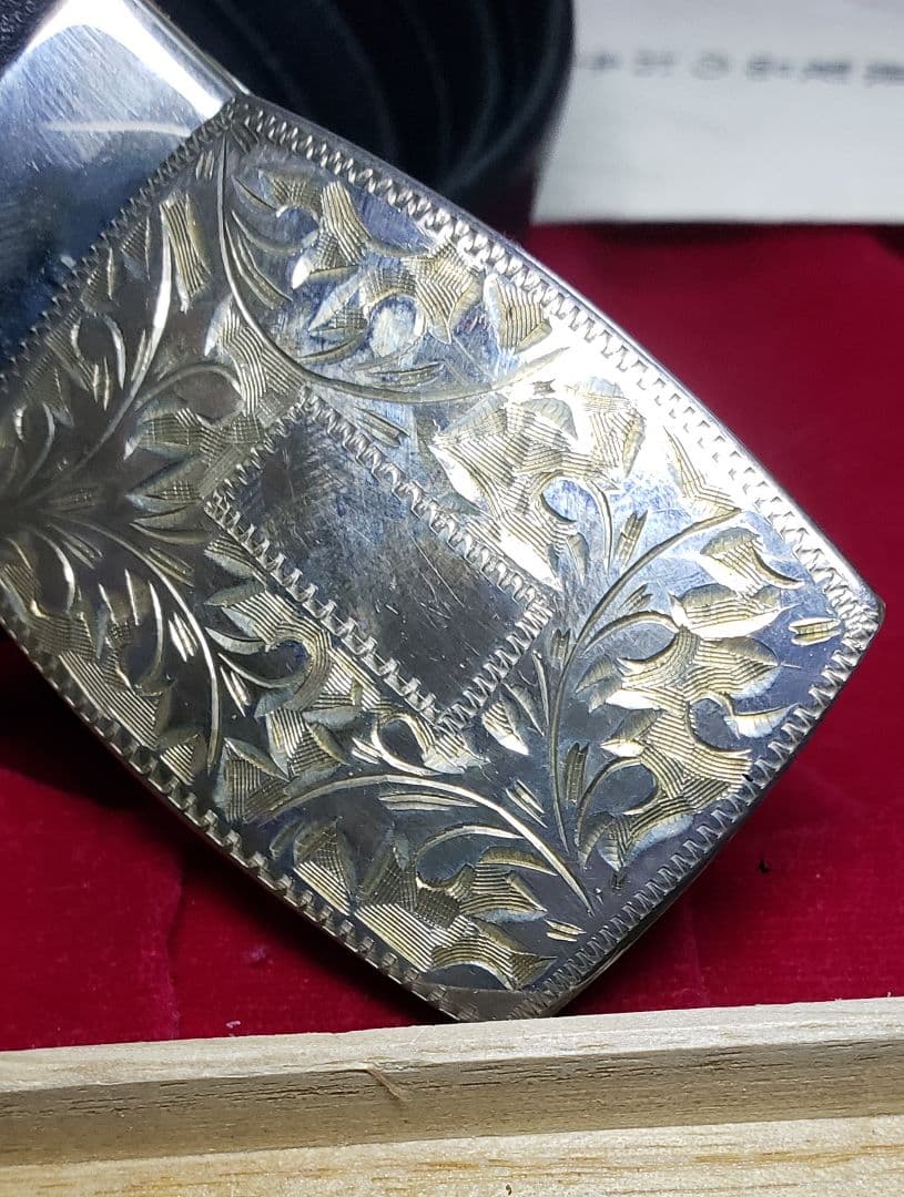 手彫り 牛革ベルト付きバックル 銀製 木箱入り