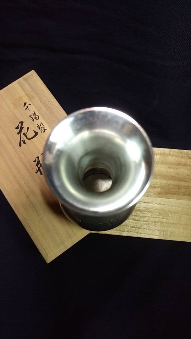 大阪本すず 一輪挿し