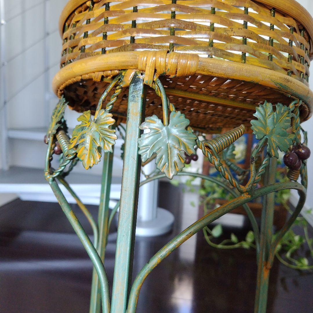 アンティーク ラタンとアイアンのフラワースタンド