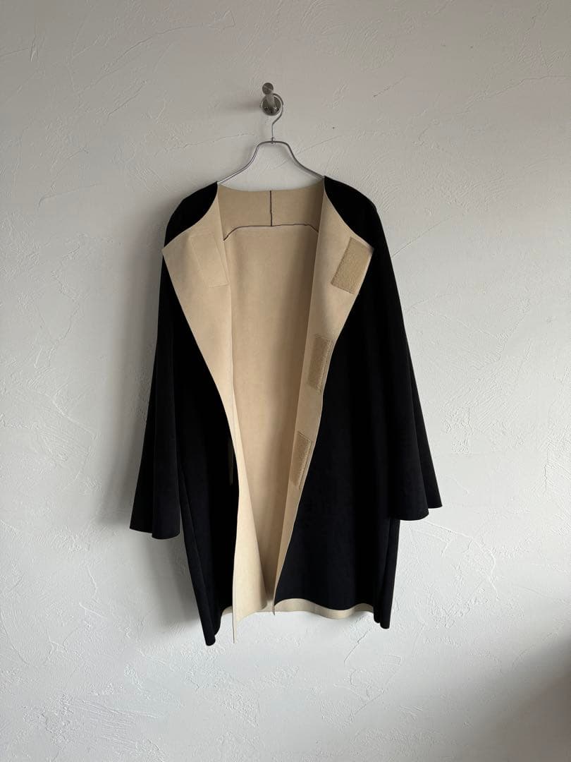 class クラス　ウルトラスエードノーカラーコート