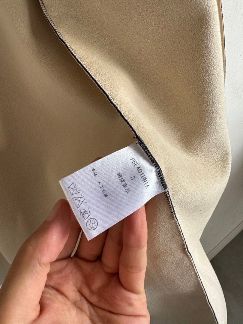 class クラス　ウルトラスエードノーカラーコート