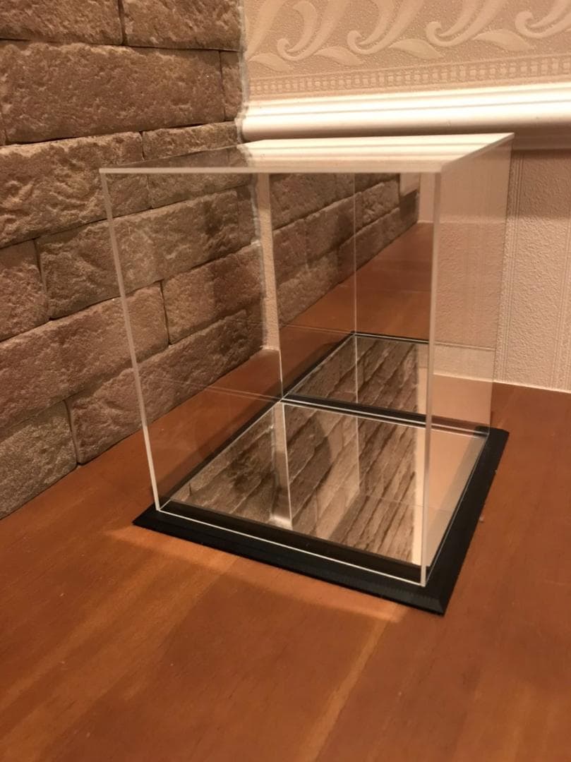 フィギュアなどが綺麗に映えます‼『アクリル・ミラーケース』サイズL