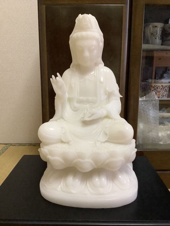 白翡翠観音像