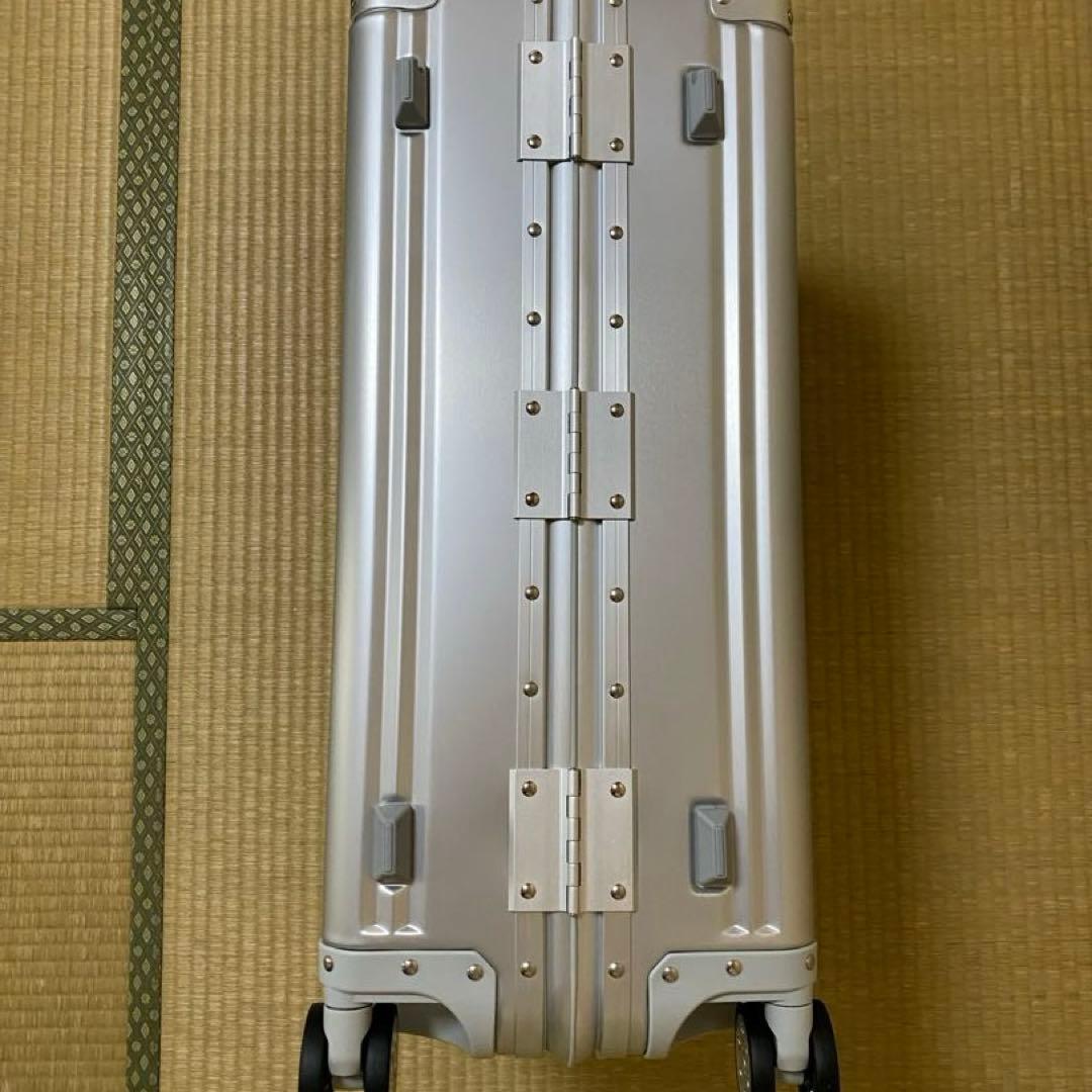 新品 Mercedes-Benz キャリーケース シルバー