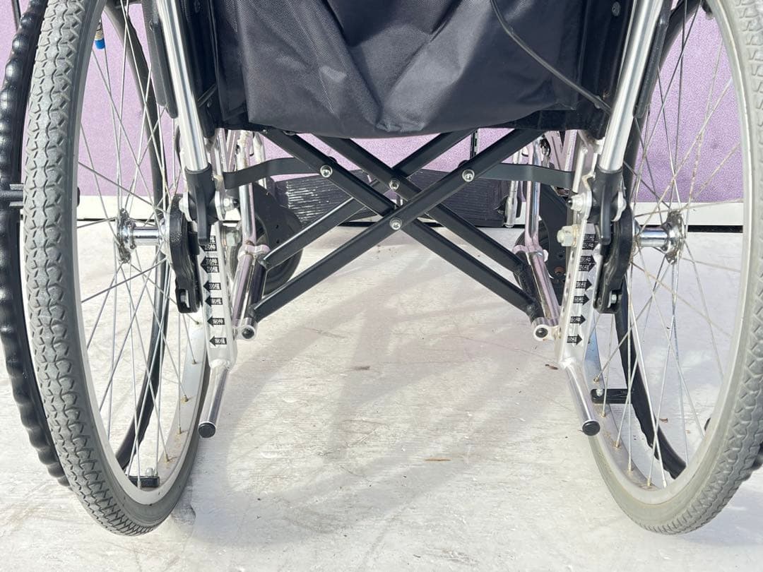 自走用車椅子 アルミ製 黒赤ストライプ, アルミ合金製のミキ標準車椅子