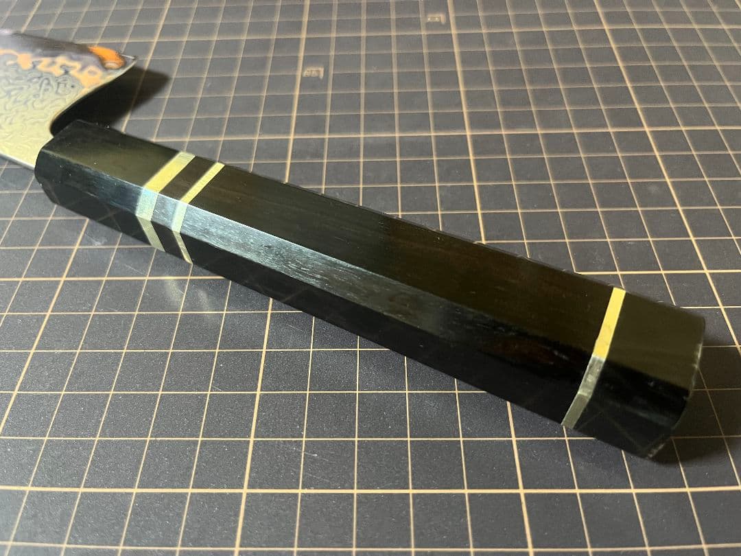 Ｖ金10号 有色 ダマスカス 55層切付牛刀包丁 両水牛三本銀巻八角黒檀柄 包丁