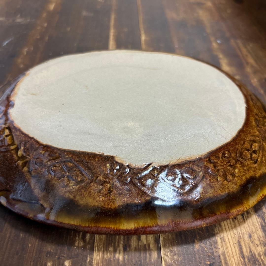 作家　陶芸作家　スリップウエア　うさぎ　オーバル　カレーパスタ　深皿②