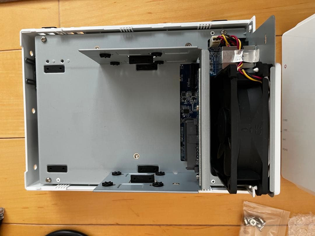 【動作確認済】Synology DS218j 2ベイ NAS 付属品有・禁煙環境