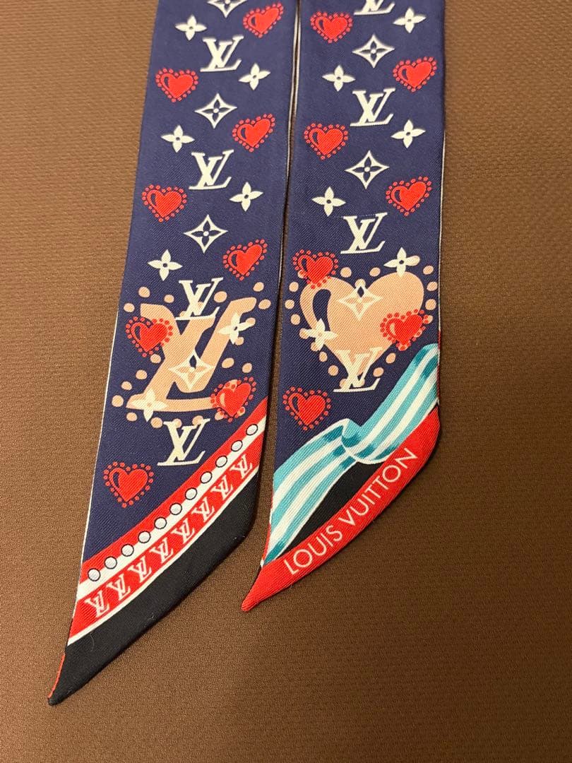 LOUIS VUITTONバンドーBB I LV U ヴィトンバンドーBB