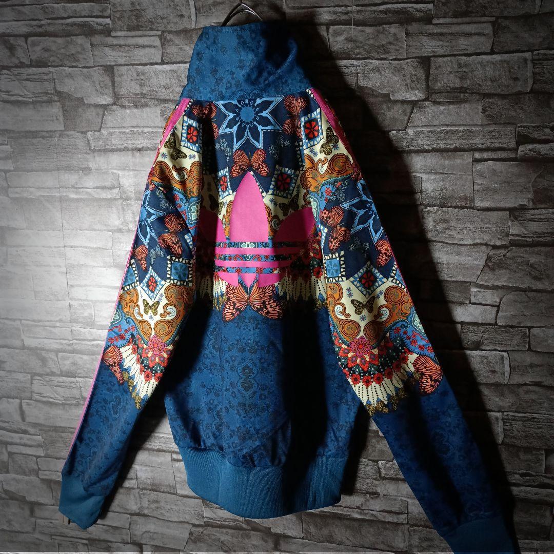 アディダスジャージ ピンクバックロゴ アート 蝶 花 ハイネック 刺繍ロゴ大きめ