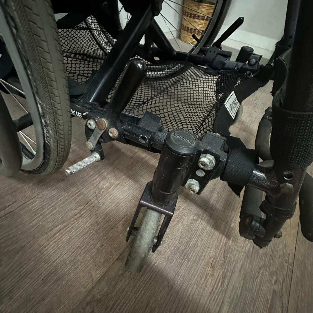 メディカル　折りたたみ式 QUICKIE　車いす　　自走兼介護