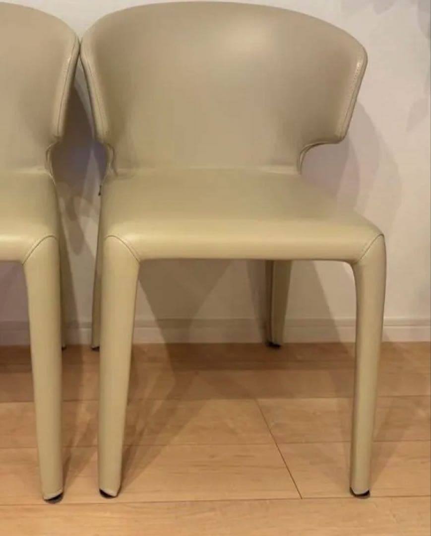 (1脚) カッシーナ HOLA 白皮張りアームチェアー一脚