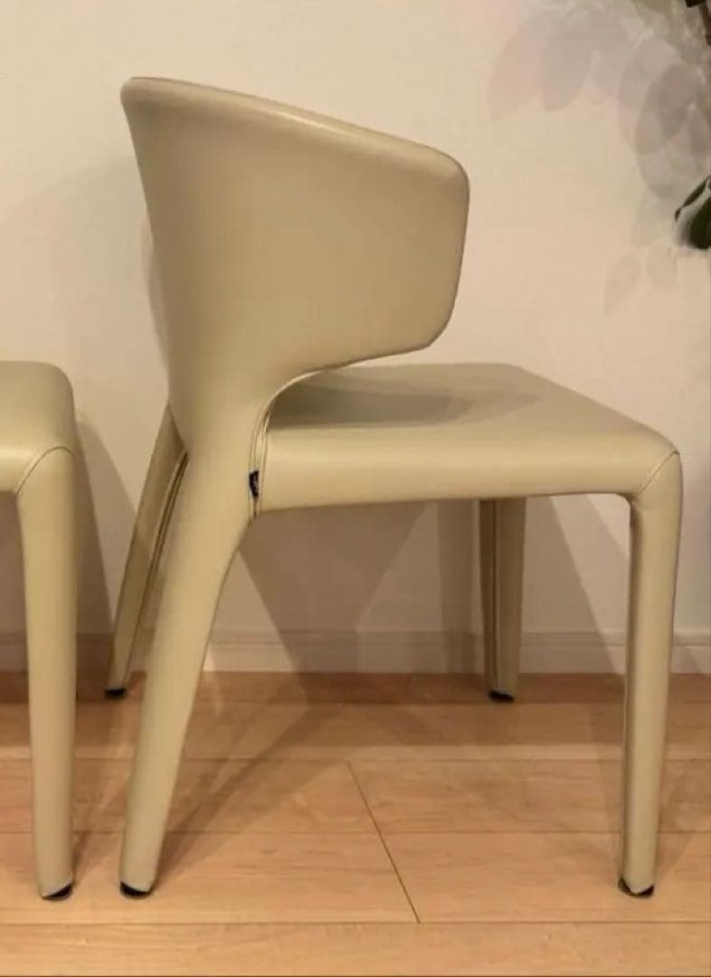 A*a様 (1脚) カッシーナ HOLA 白皮張りアームチェアー一脚