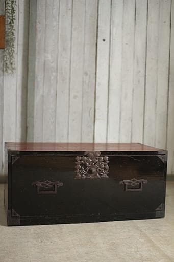 綺麗な打ち出し金具庄内箪笥　タンス　収納　古家具　古民家　時代家具