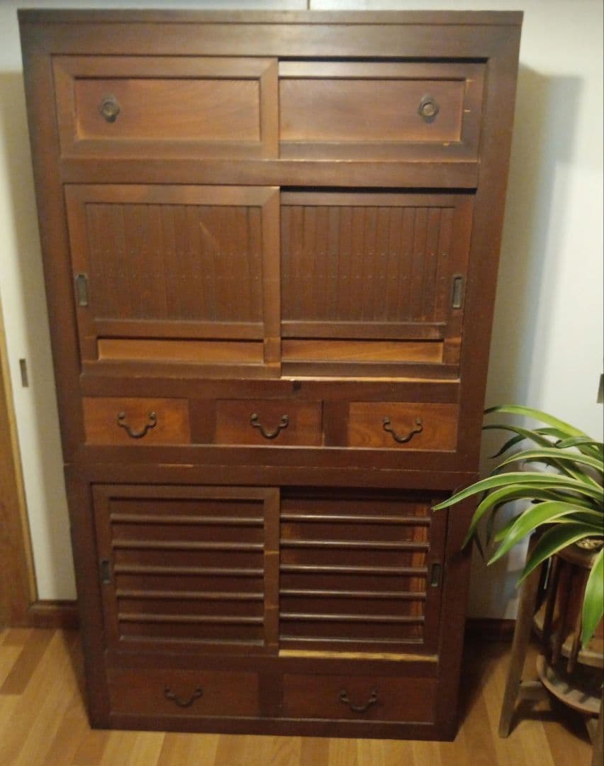 水屋　(滋賀県の水屋)　箪笥　キャビネット　アンティーク　キッチン　収納