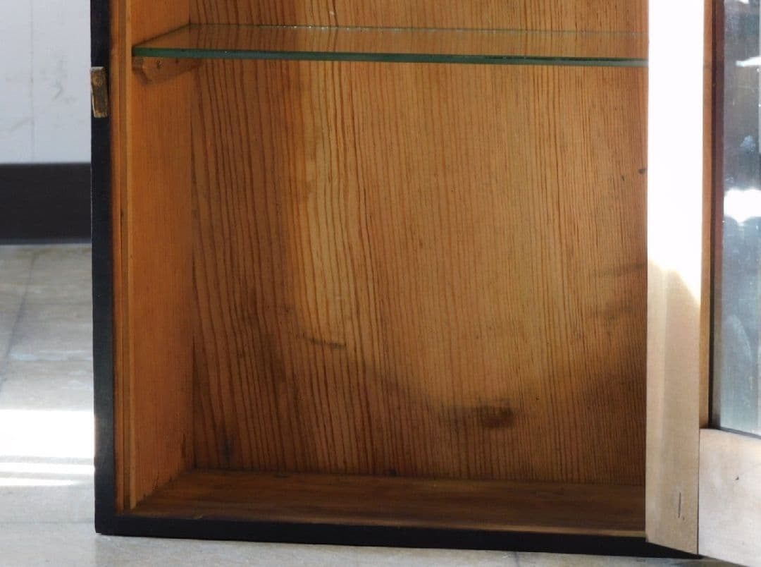 ゆらゆらガラスの壁掛けショーケース 吊り棚 キャビネット ケビント ガラスケース