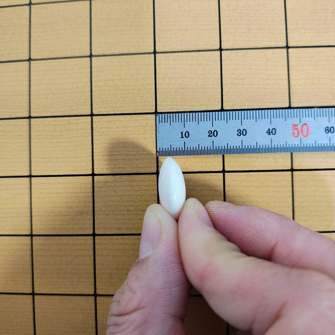 【送料無料】囲碁盤セット　脚付きヘソ有り　蛤貝白石 　那智黒石　碁笥