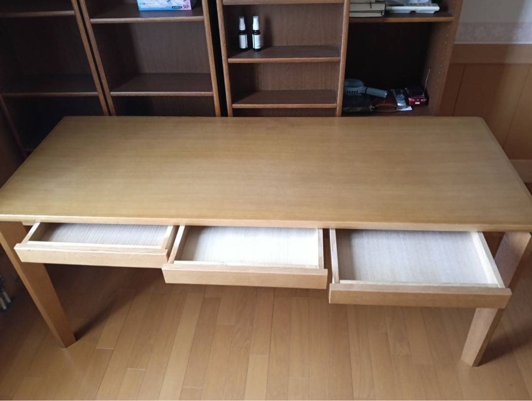 【旭川家具】 木製デスク 引き出し3つ付き 頑丈で精巧！！【美品】【値下げ中】