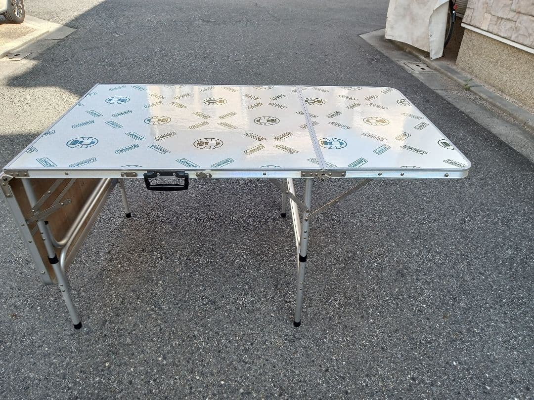 【Coleman】Tri-folding Table 8