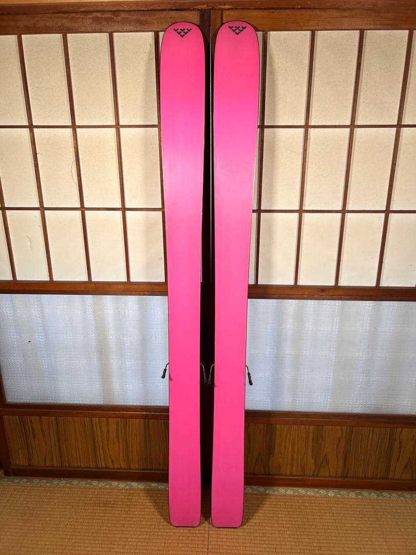 black crows ブラッククロウズ　Corvus Freebird