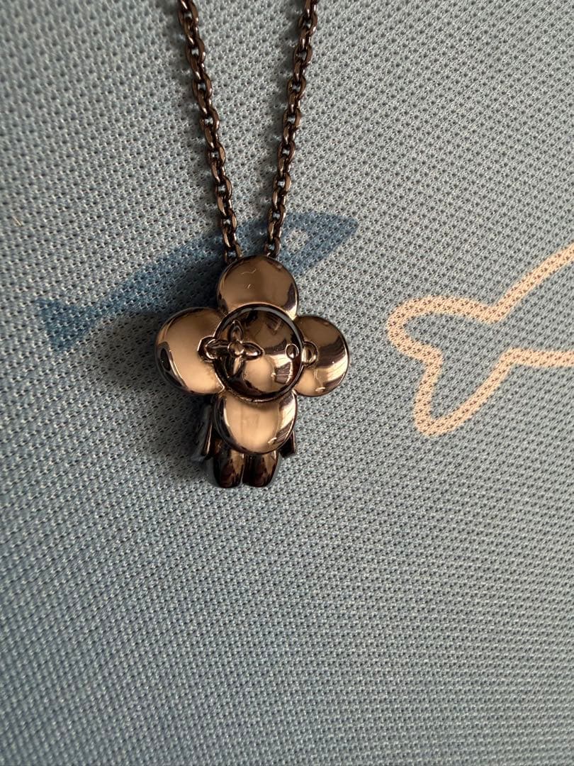 LOUIS VUITTON ヴィヴィエンヌ ペンダント　　ネックレス