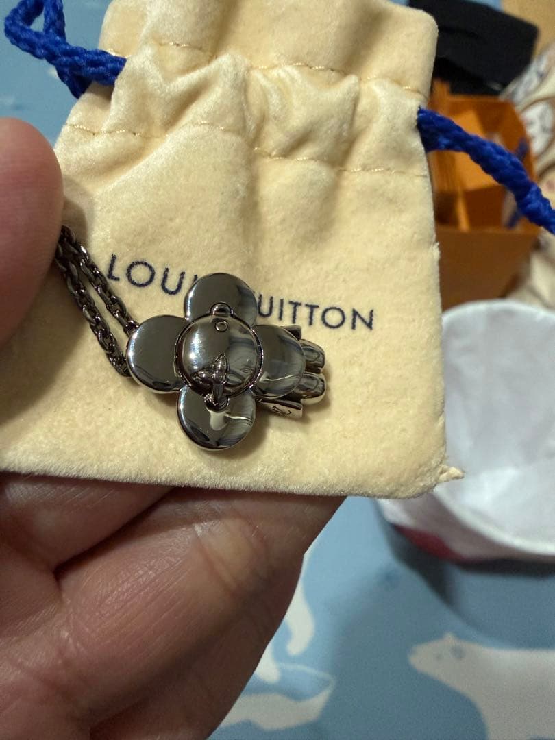 LOUIS VUITTON ヴィヴィエンヌ ペンダント　　ネックレス
