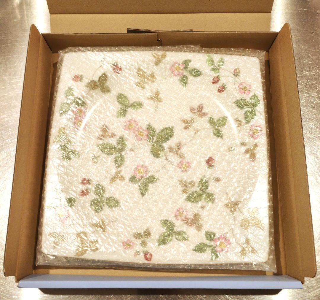  ワイルドストロベリー 四角い皿