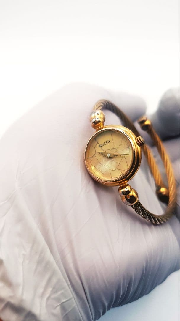 週末限定【稼働品】箱付き。グッチ　GUCCI 2700.2.L