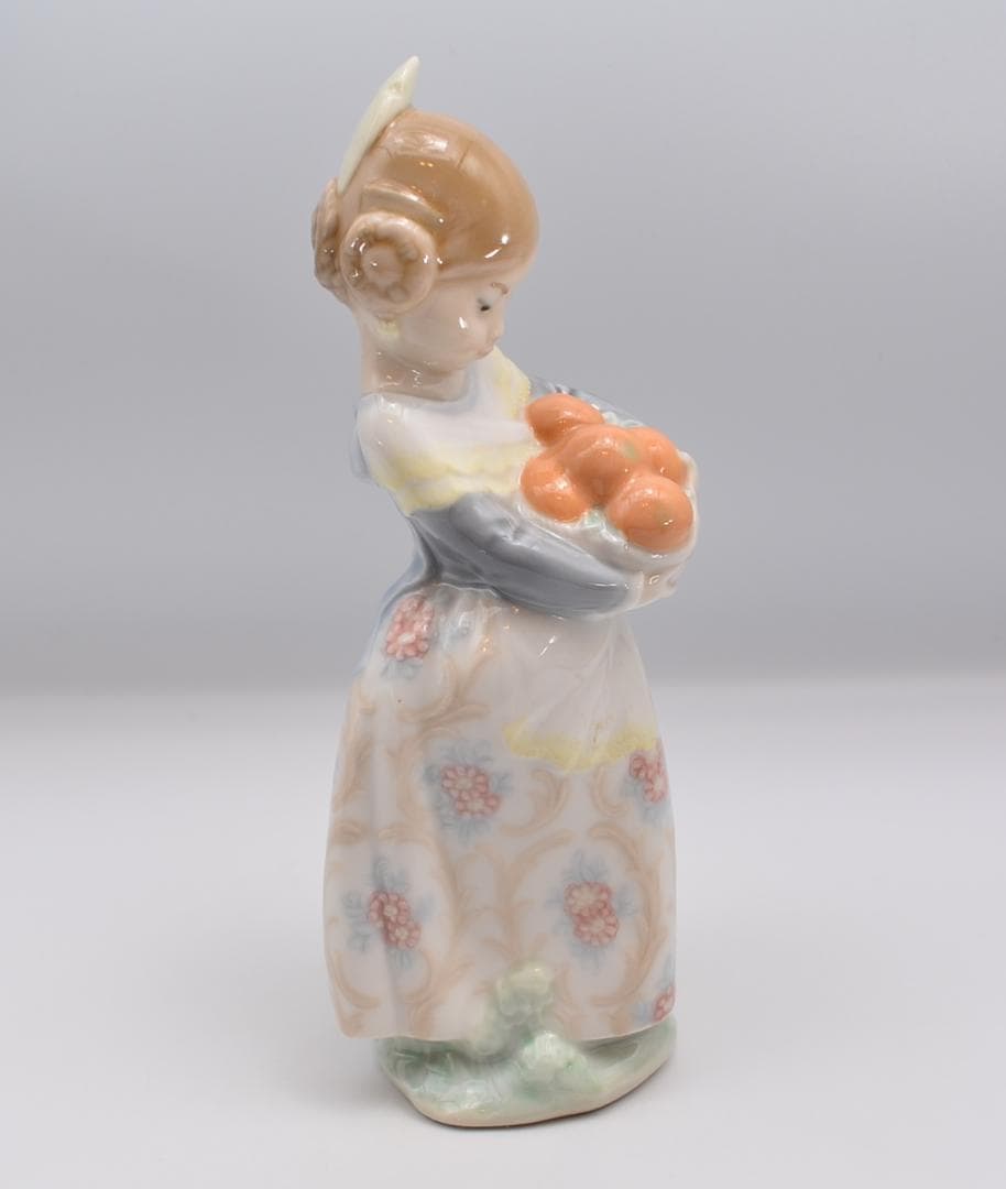 バレンシアの少女　＃4841　★リヤドロ　スペイン　光沢仕上げ　ヴィンテージ