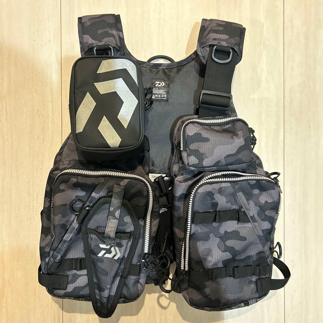 美品 DAIWA フロートゲームベスト DF-6206 カモフラ