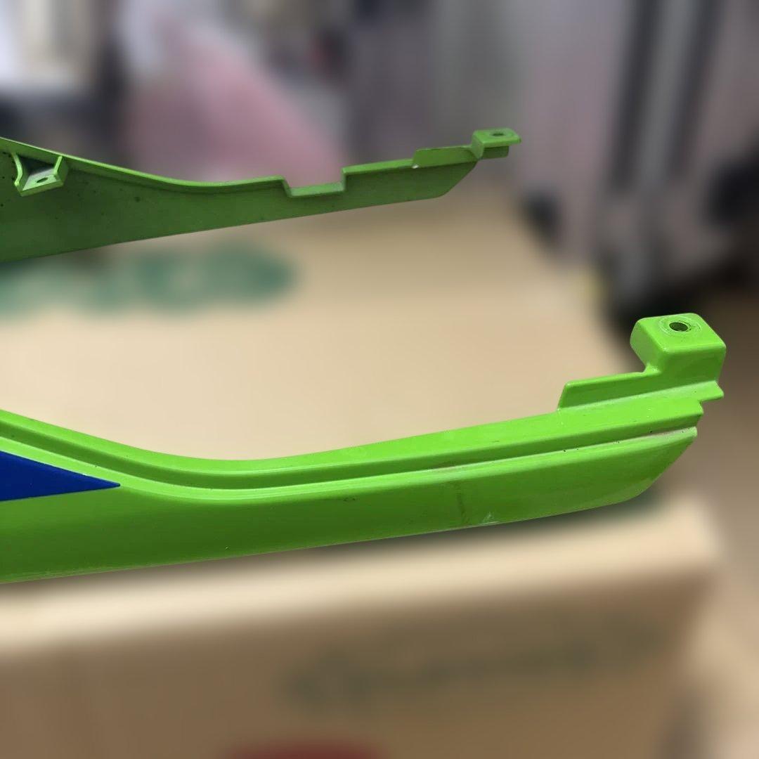 一*輝様 美品　ZRX400 ローソンカラー　テールカウル