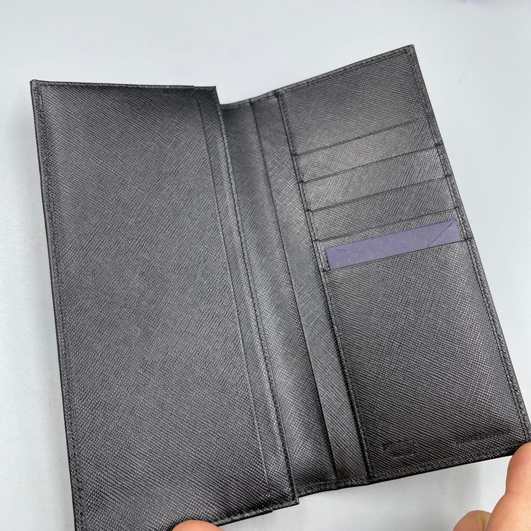 25未使用　PRADA ブラック 長財布 箱付き