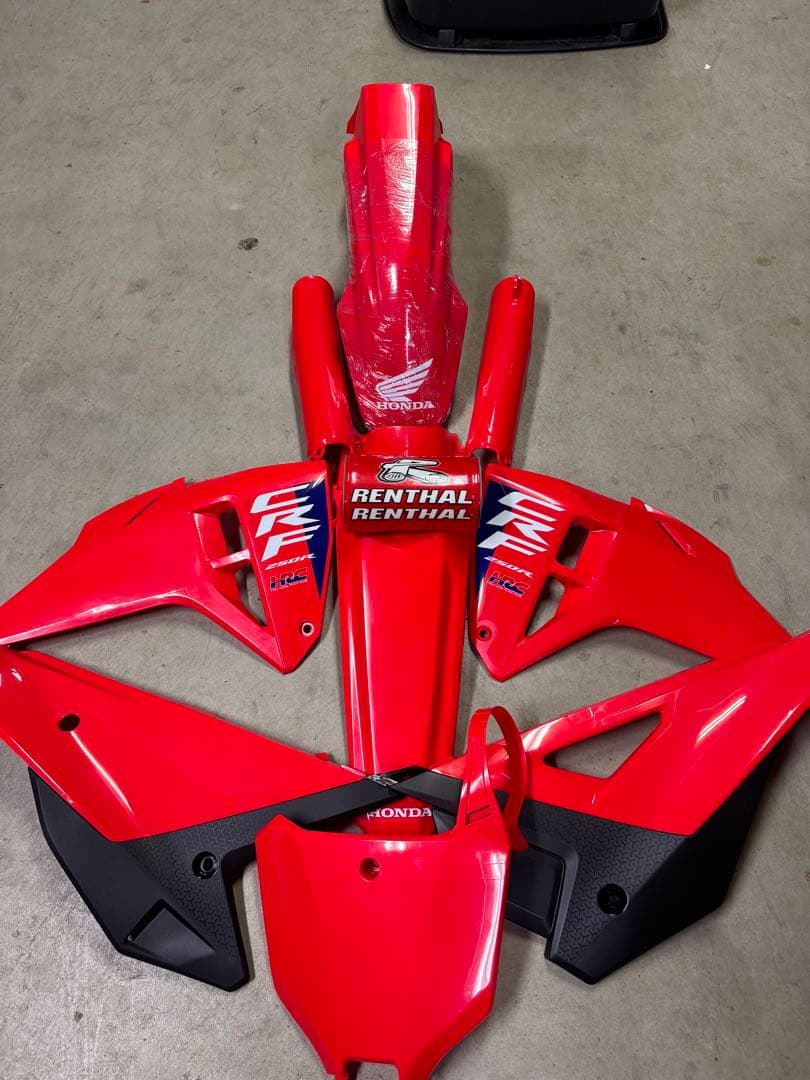 CRF250R 2026年モデル新車取り外し　純正外装フルセット　バーパット付き