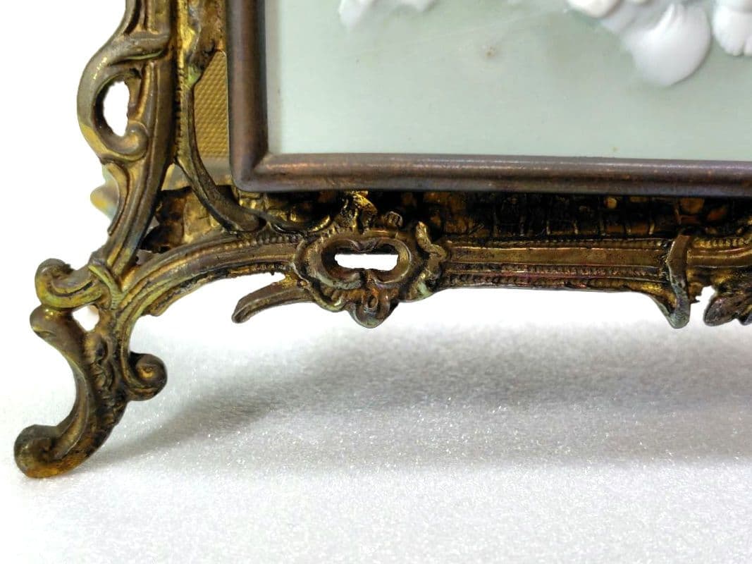 アンティーク　磁器の天使のレリーフ付き　真鍮　製　レター　スタンド