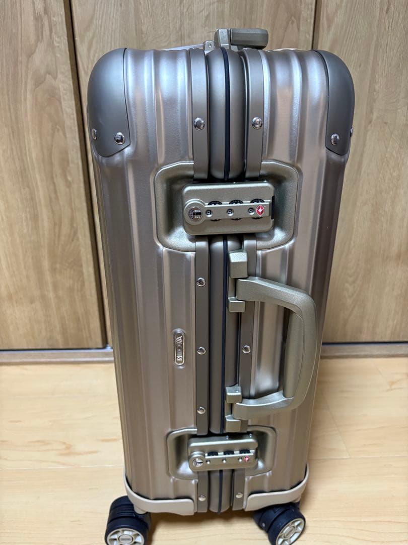 リモワ　アルミニウム キャリーケース ゴールド32L超レア