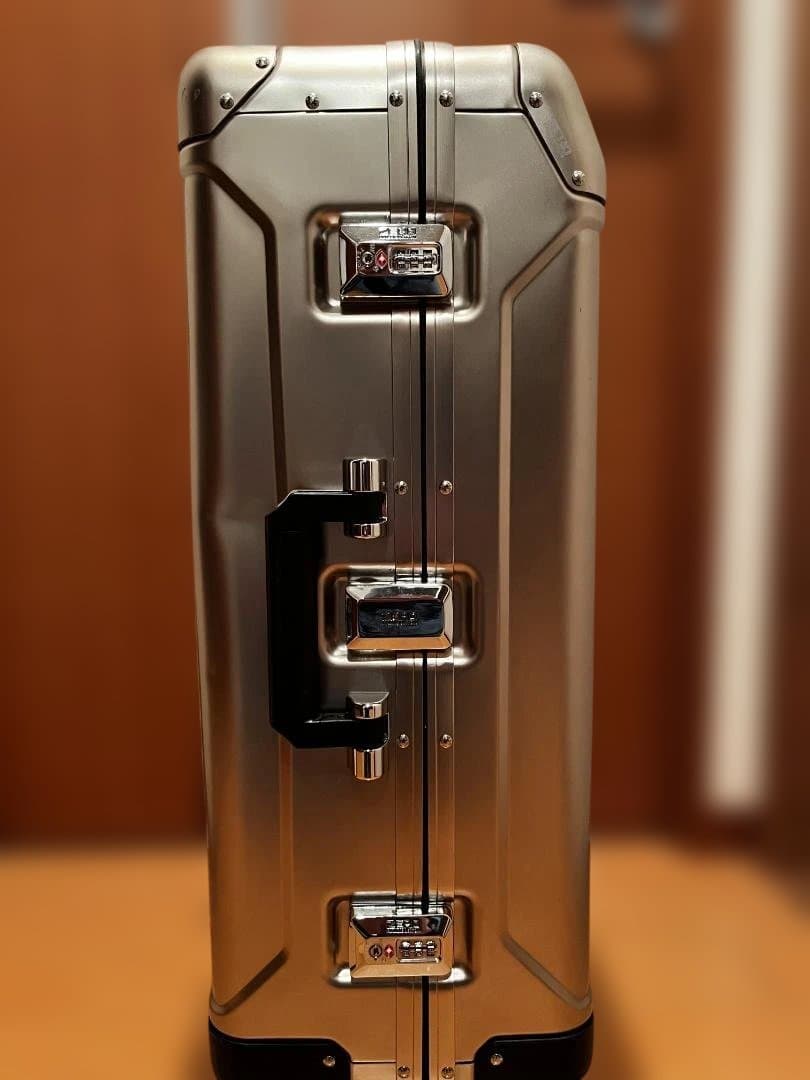 ZERO HALLIBURTON ゴールド アルミキャリーケース 4輪