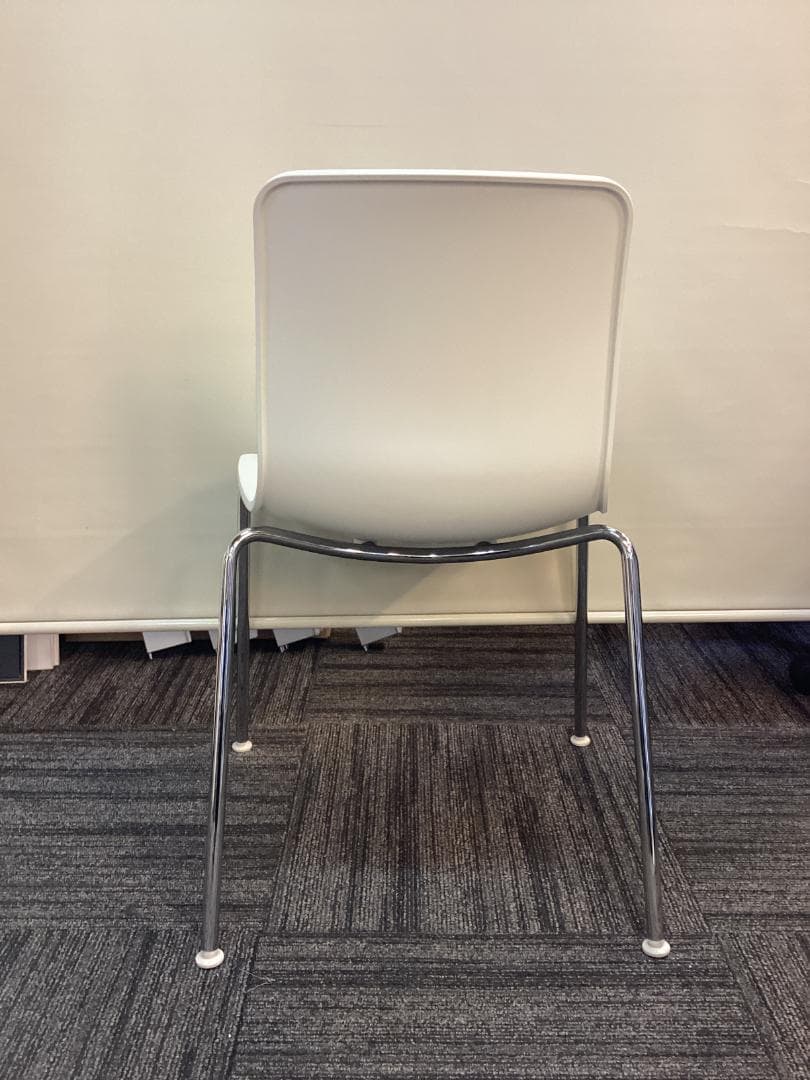 ヴィトラ　ハルチューブ　ホワイト系　スタッキング　ミーティングチェア　A