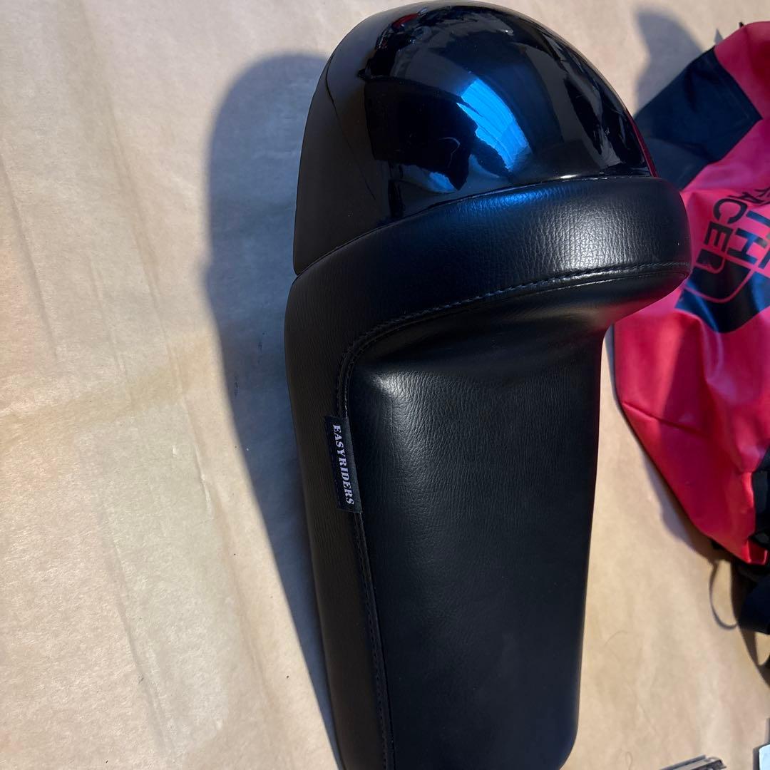 黒い流線型シート　カフェレーサーシート