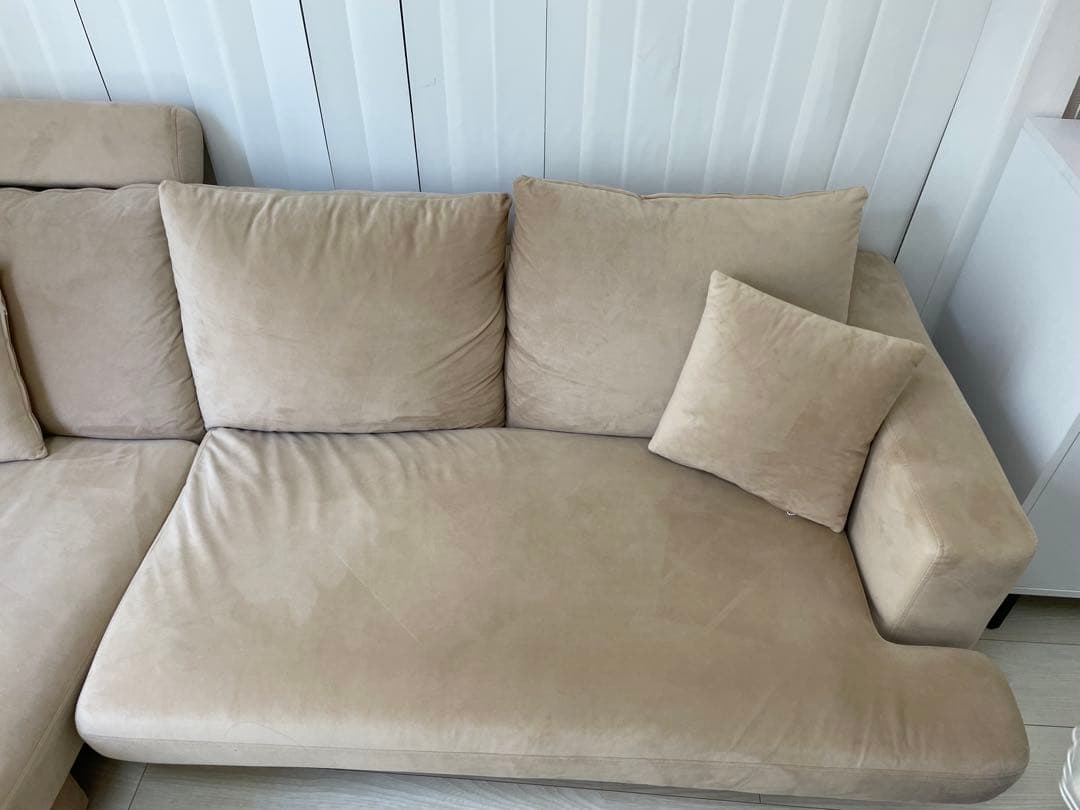 ベージュ L字型ソファ クッション付き