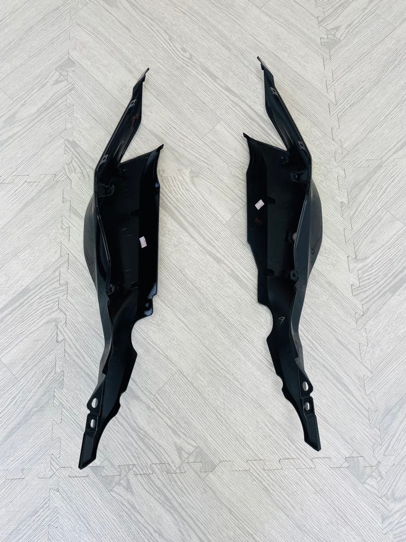 土日限定価格‼️カワサキ　ZX25R 2022 エボニー　テールカバー