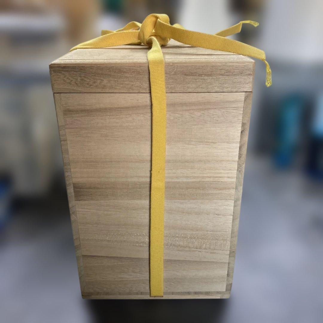 中国美術　骨董品　人物壺　貴重　箱付き