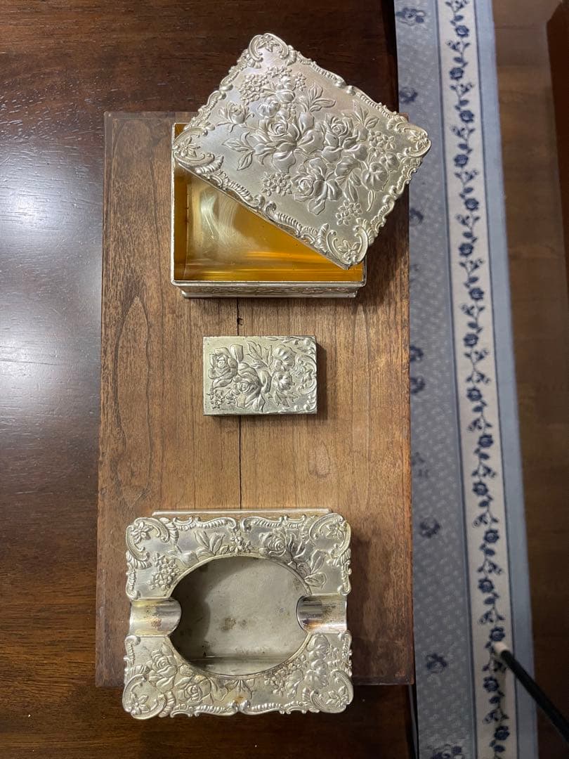 すず製 花柄 置き型灰皿